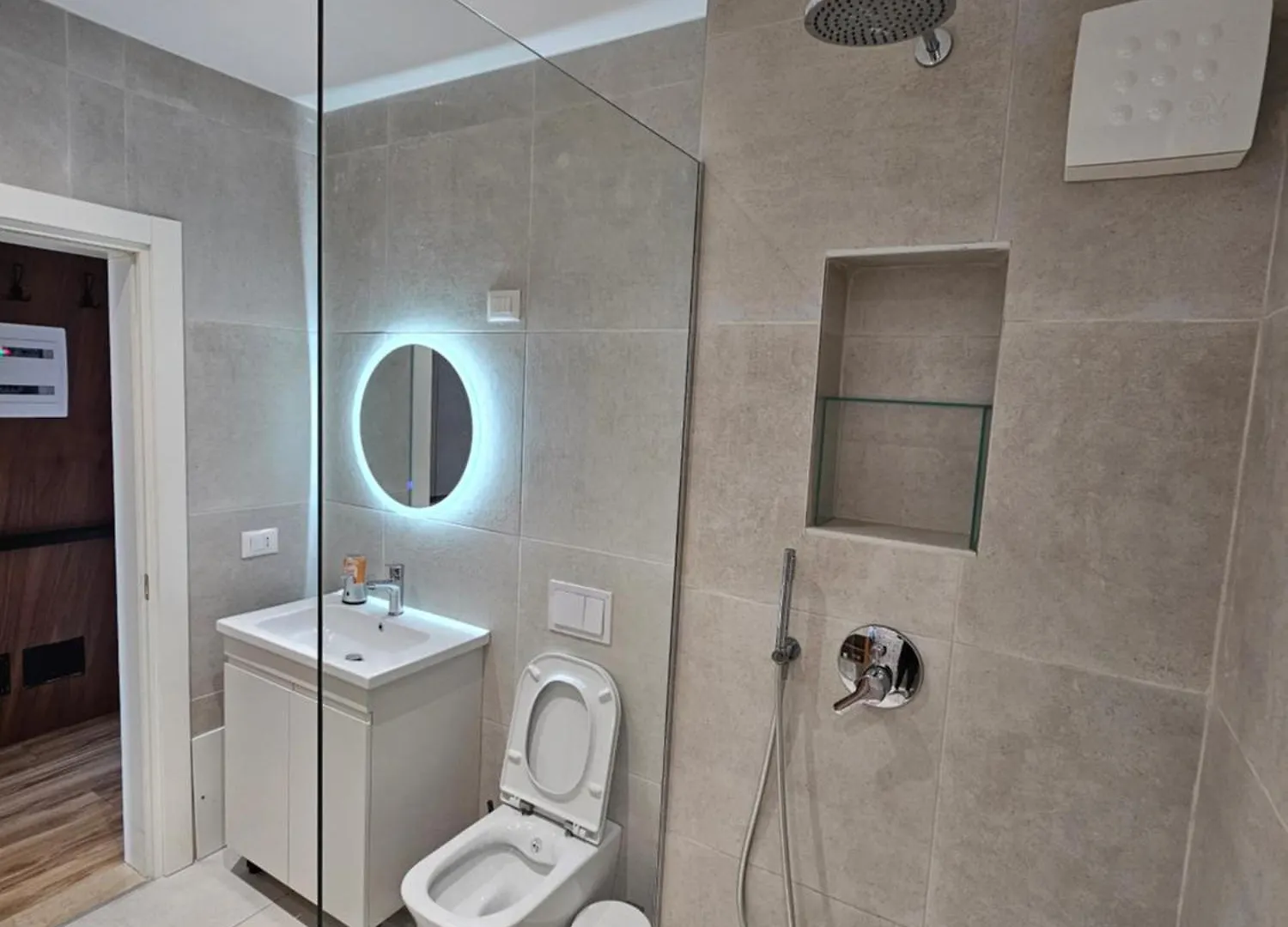 Luxury Studio Apartment Square 21, Seven Heavens Тирана